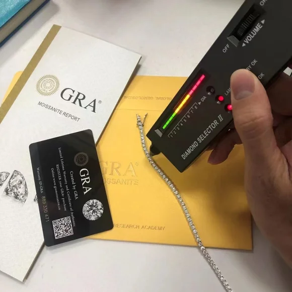 18k gold diamond tennis bracelet - Picture 9 of 11